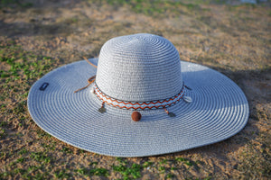 CHAPEAU DE PLAGE ELEGANT EN GRIS