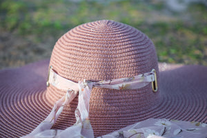 CHAPEAU DE PLAGE ELEGANT EN ROSE