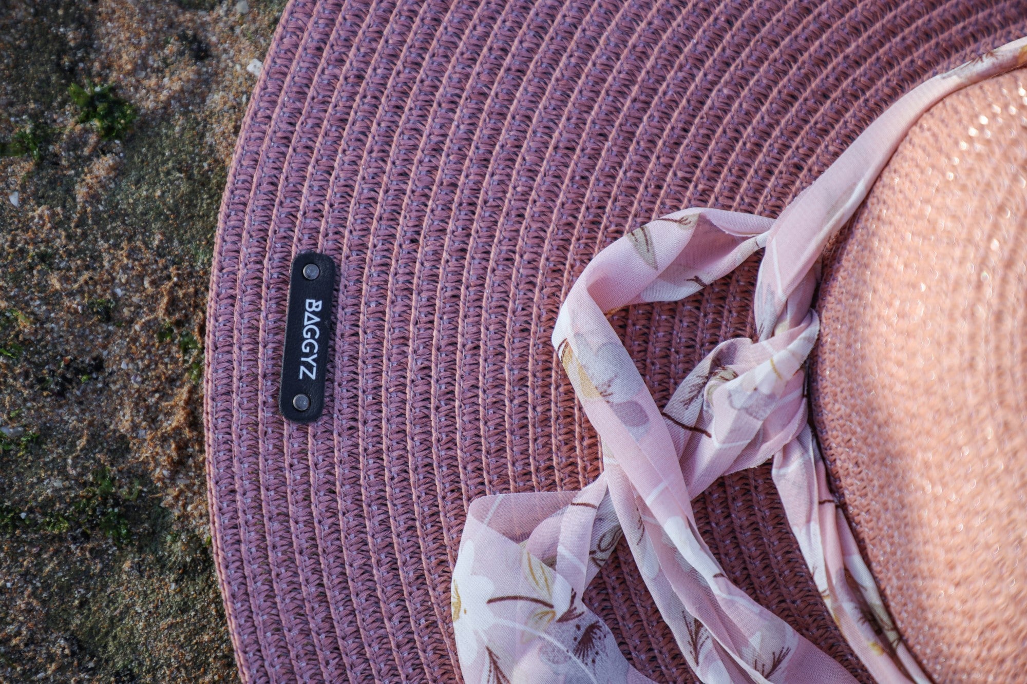 CHAPEAU DE PLAGE ELEGANT EN ROSE