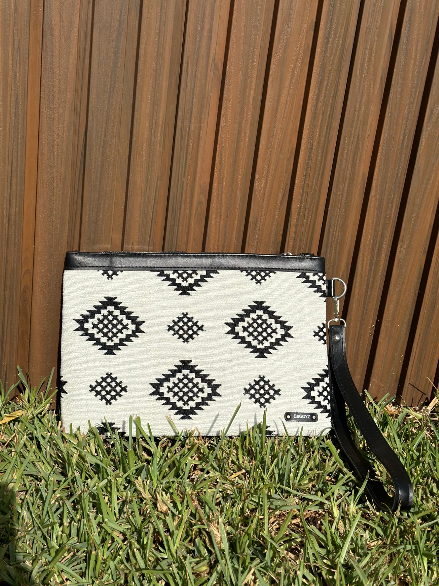 POCHETTE/TROUSSE  DIAMOND WHITE/BLACK